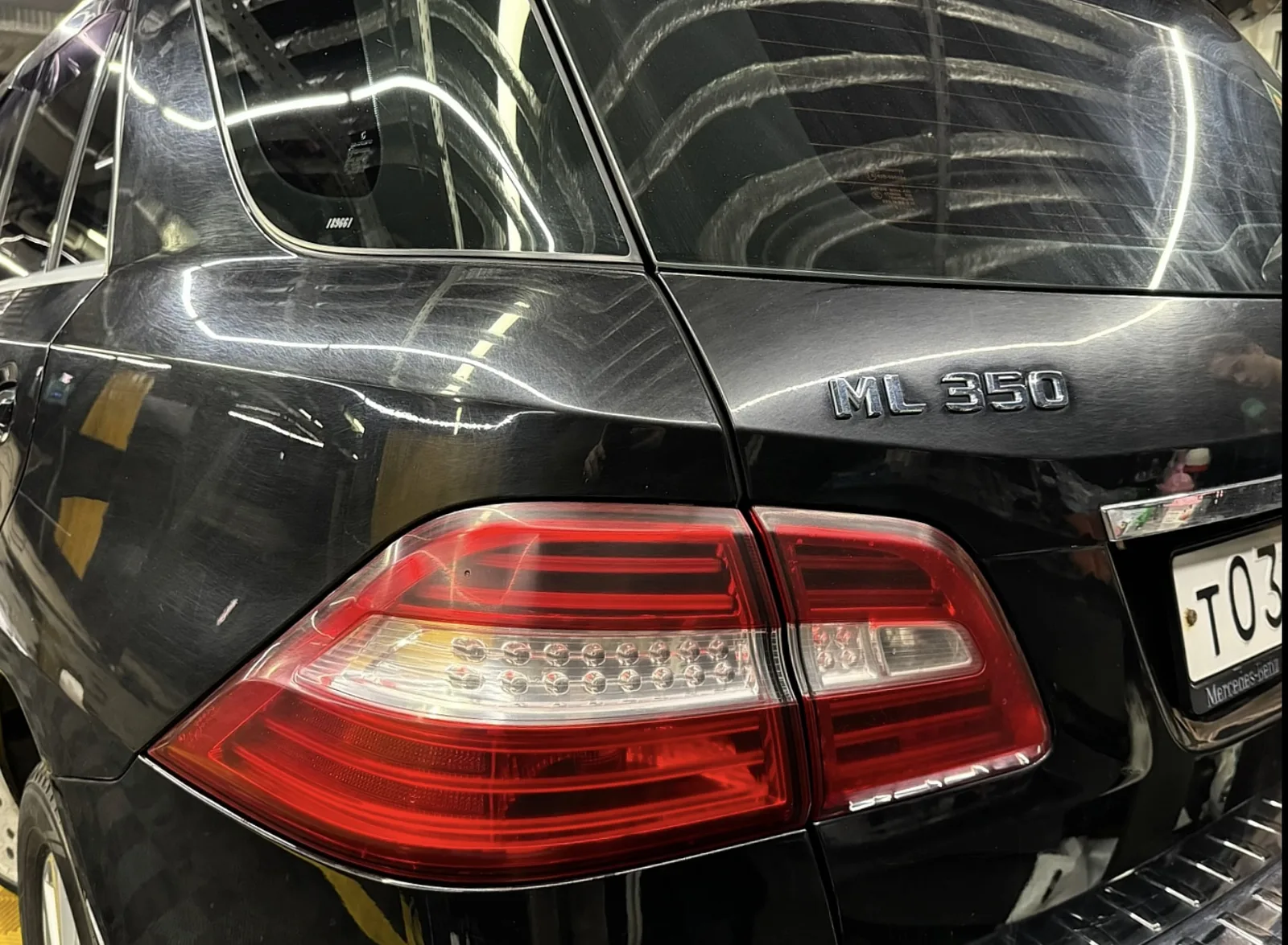 После полировки: корма Mercedes-Benz ML 350 с ровным глянцем без микроцарапин